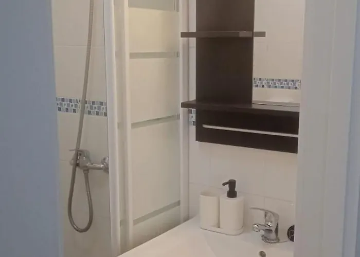 Apartment #409 Near Beaches &free Wifi